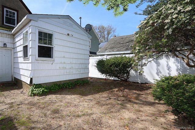 987 Kings Parkway, North Baldwin, NY 11510