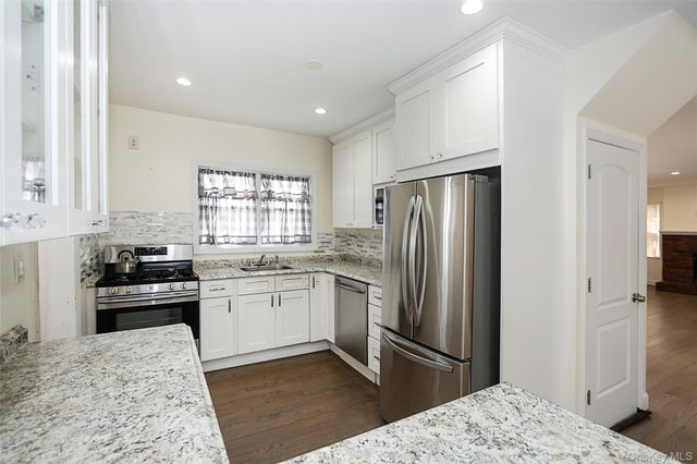 987 Kings Parkway, North Baldwin, NY 11510