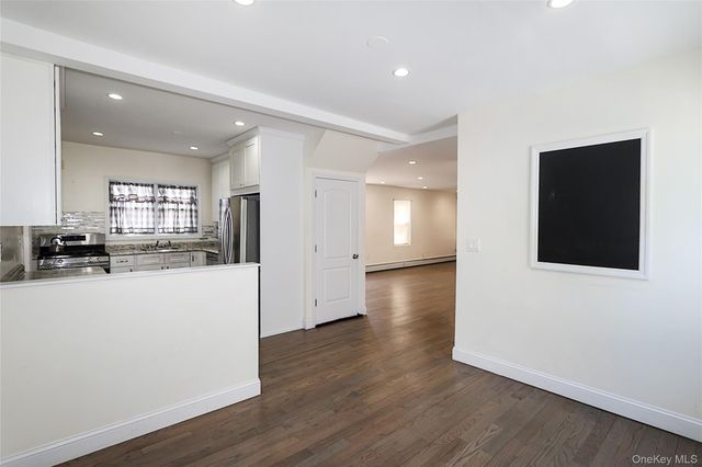 987 Kings Parkway, North Baldwin, NY 11510