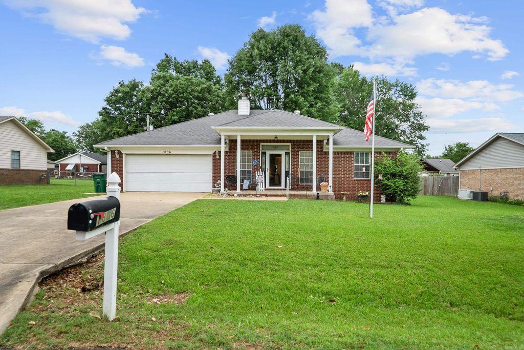 1806 Pinewood, Beebe, AR 72012