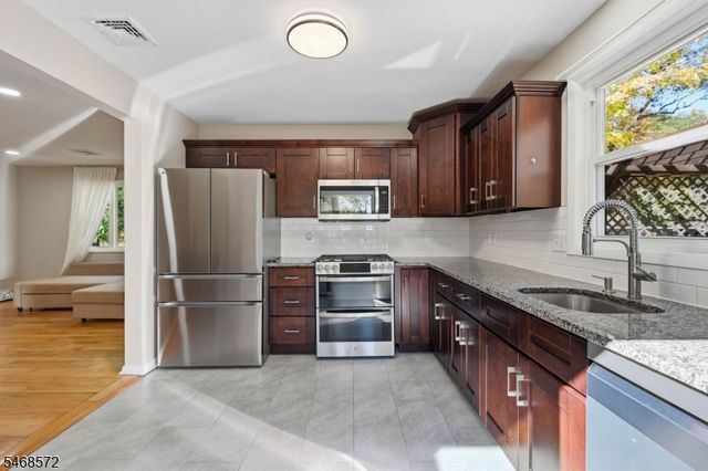 64 Truman Blvd, Oakland Boro, NJ 07436