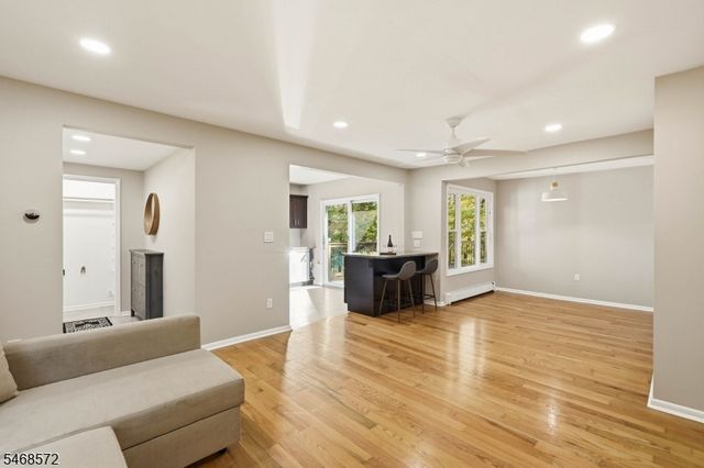 64 Truman Blvd, Oakland Boro, NJ 07436