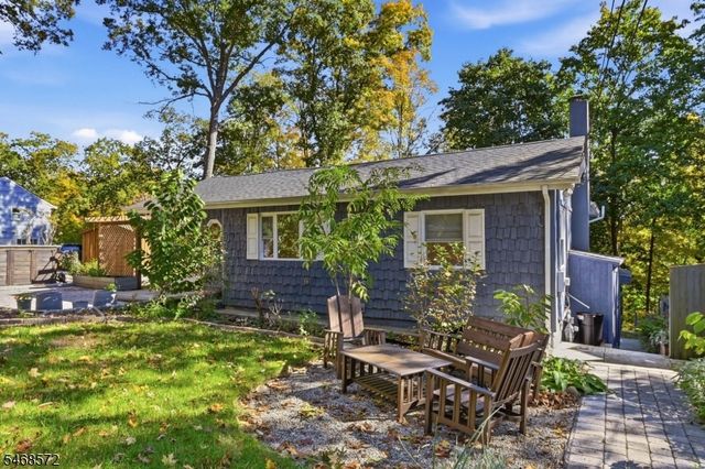 64 Truman Blvd, Oakland Boro, NJ 07436