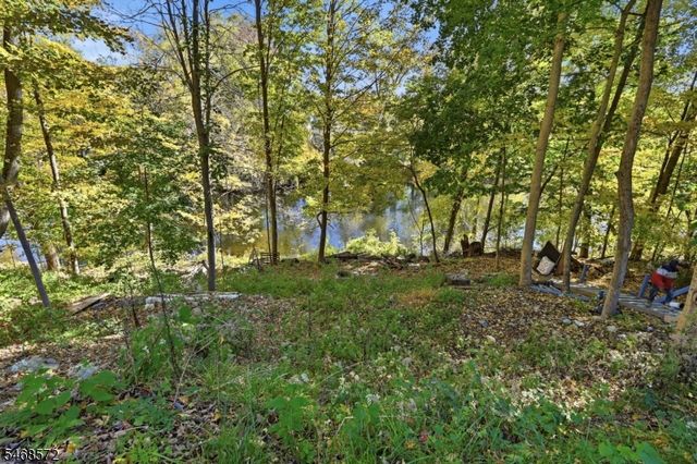 64 Truman Blvd, Oakland Boro, NJ 07436