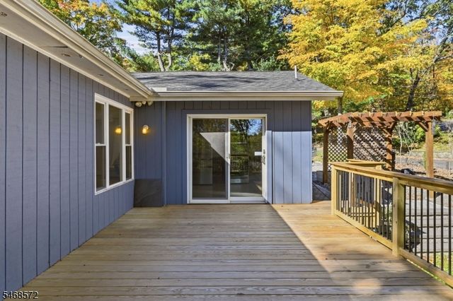 64 Truman Blvd, Oakland Boro, NJ 07436