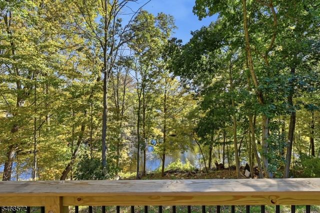 64 Truman Blvd, Oakland Boro, NJ 07436