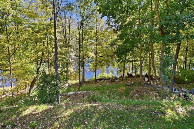 64 Truman Blvd, Oakland Boro, NJ 07436