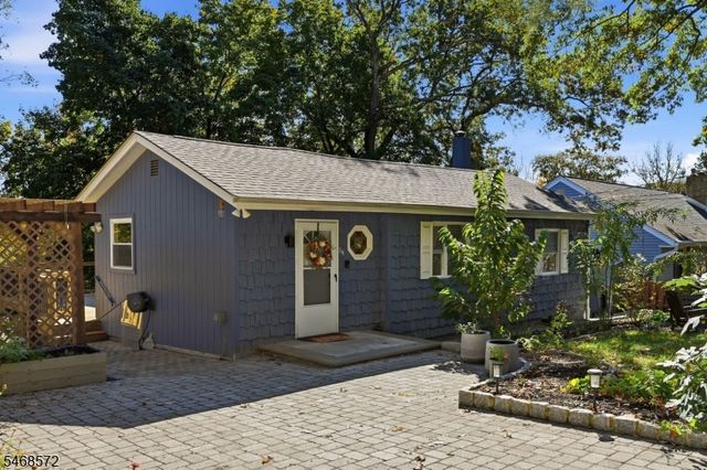 64 Truman Blvd, Oakland Boro, NJ 07436