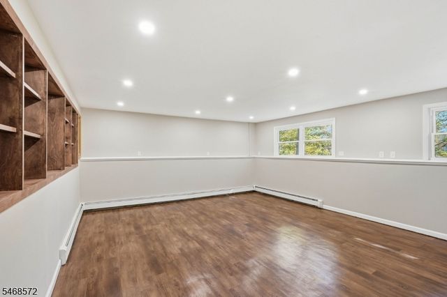 64 Truman Blvd, Oakland Boro, NJ 07436