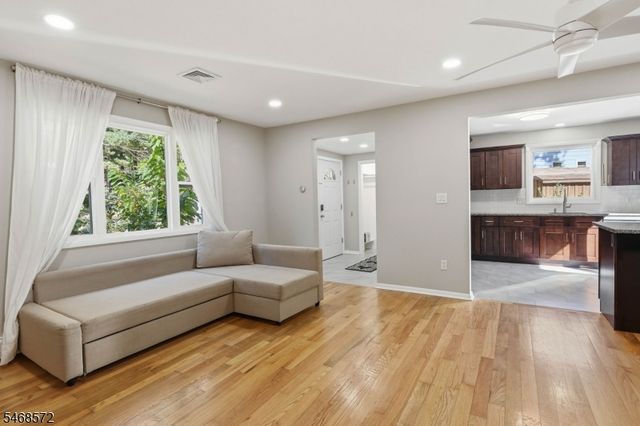 64 Truman Blvd, Oakland Boro, NJ 07436