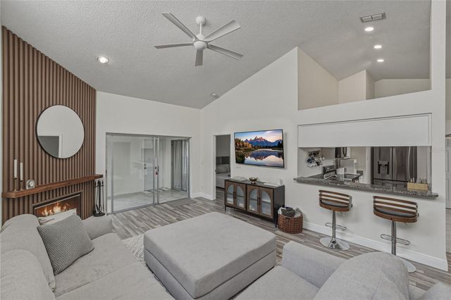 8601 COTTONWAY LANE, Tampa, FL 33635