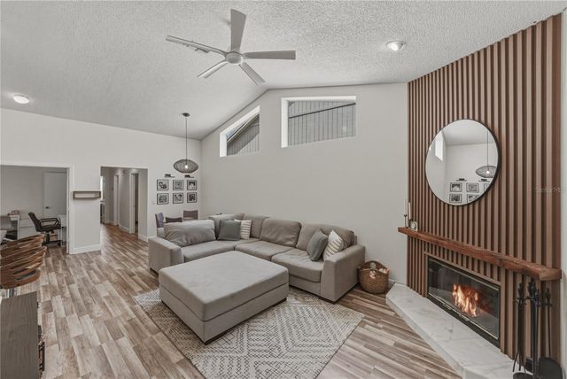 8601 COTTONWAY LANE, Tampa, FL 33635