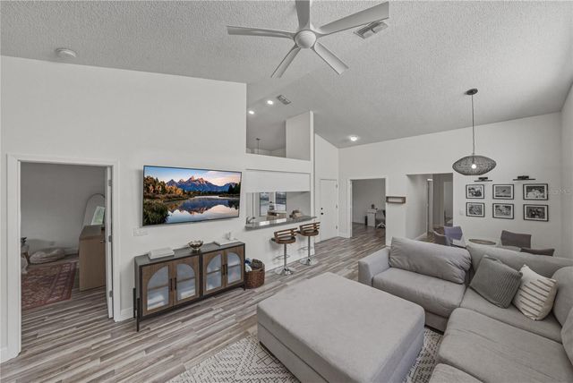 8601 COTTONWAY LANE, Tampa, FL 33635