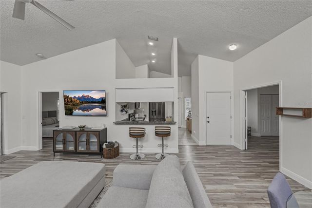 8601 COTTONWAY LANE, Tampa, FL 33635