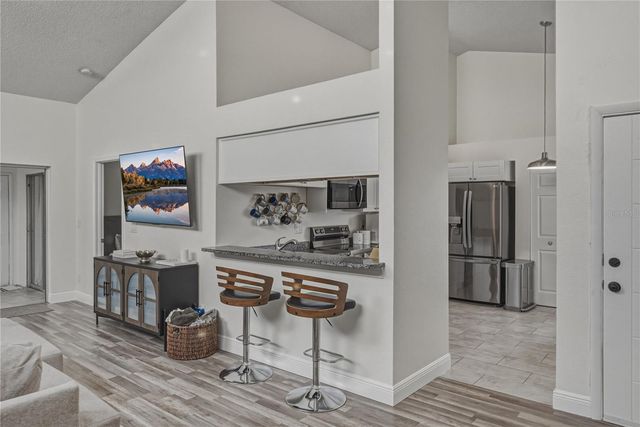 8601 COTTONWAY LANE, Tampa, FL 33635