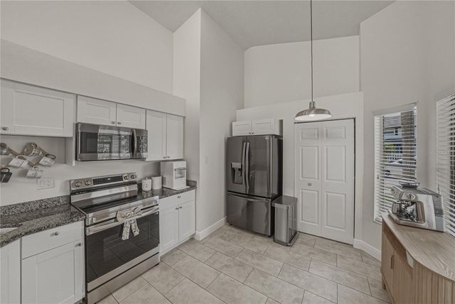 8601 COTTONWAY LANE, Tampa, FL 33635