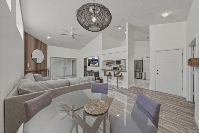 8601 COTTONWAY LANE, Tampa, FL 33635