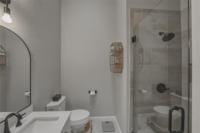 8601 COTTONWAY LANE, Tampa, FL 33635