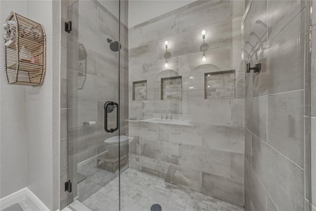 8601 COTTONWAY LANE, Tampa, FL 33635