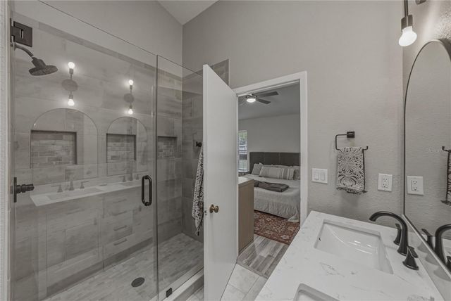 8601 COTTONWAY LANE, Tampa, FL 33635