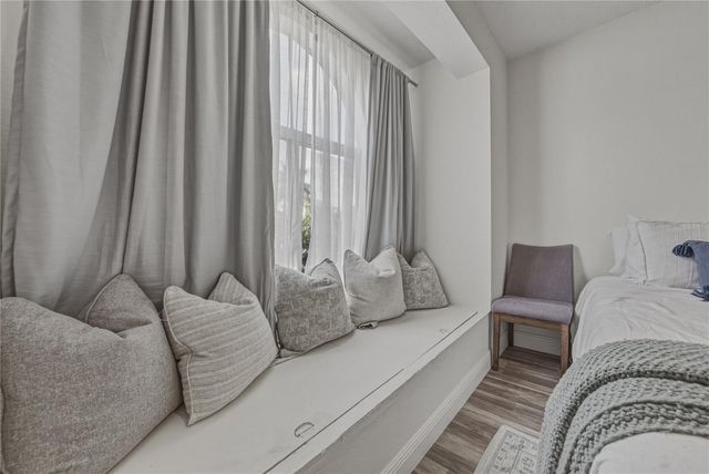 8601 COTTONWAY LANE, Tampa, FL 33635