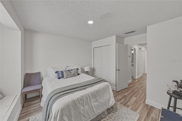 8601 COTTONWAY LANE, Tampa, FL 33635