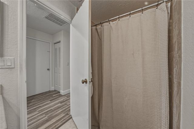 8601 COTTONWAY LANE, Tampa, FL 33635