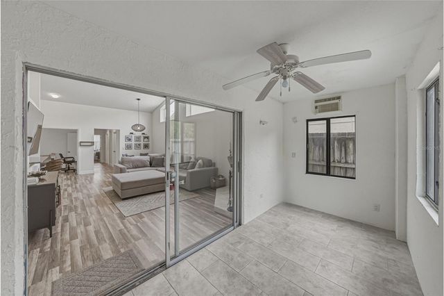 8601 COTTONWAY LANE, Tampa, FL 33635