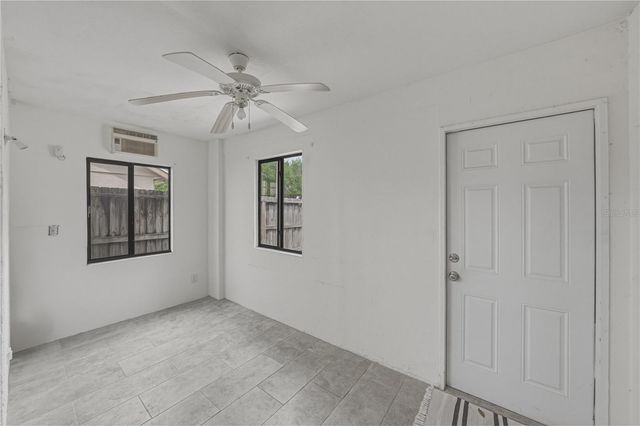 8601 COTTONWAY LANE, Tampa, FL 33635