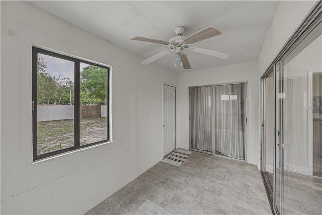 8601 COTTONWAY LANE, Tampa, FL 33635