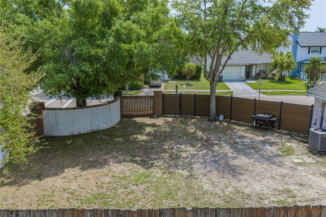 8601 COTTONWAY LANE, Tampa, FL 33635