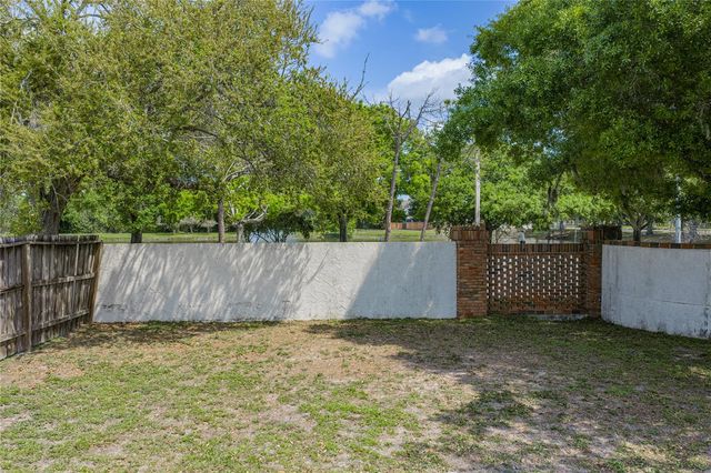 8601 COTTONWAY LANE, Tampa, FL 33635