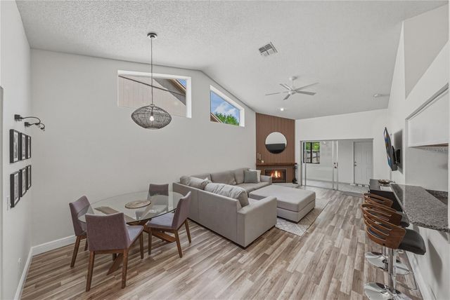 8601 COTTONWAY LANE, Tampa, FL 33635