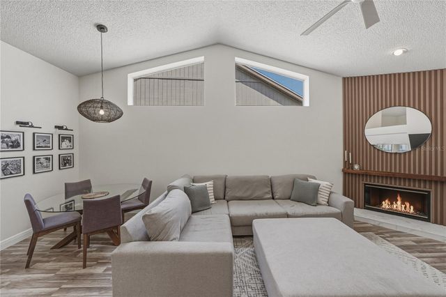 8601 COTTONWAY LANE, Tampa, FL 33635