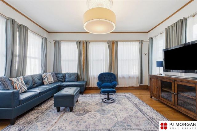 3712 Hawthorne Avenue, Omaha, NE 68131