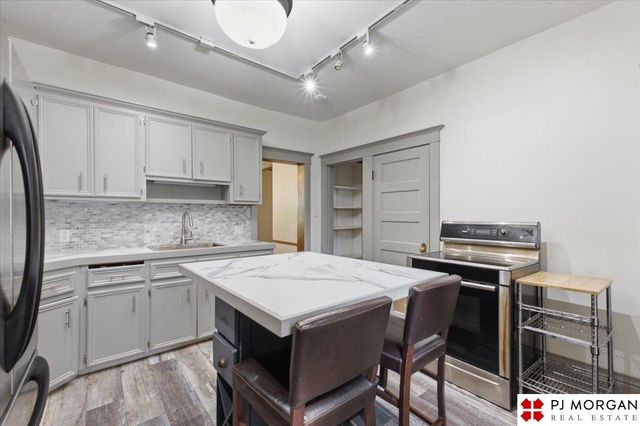 3712 Hawthorne Avenue, Omaha, NE 68131