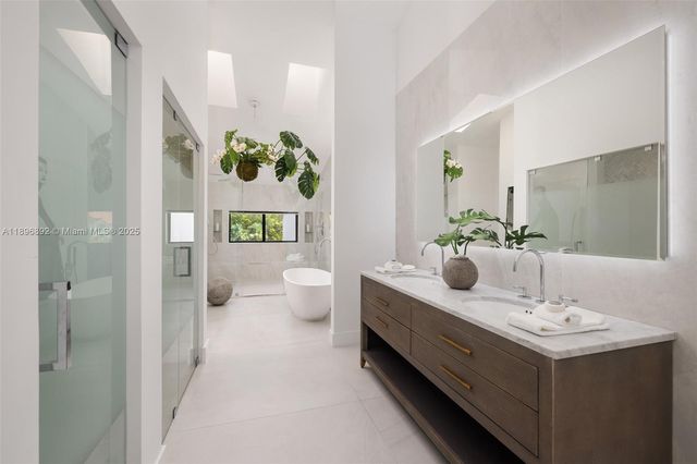 2000 S Bayshore Dr 4, Coconut Grove, FL 33133