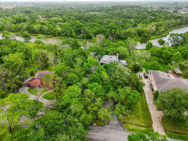 2207 Pine Drive, Friendswood, TX 77546