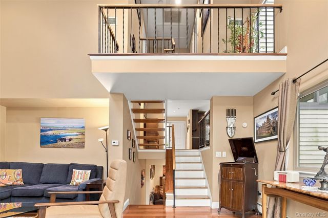 601 Hunters Run, Dobbs Ferry, NY 10522