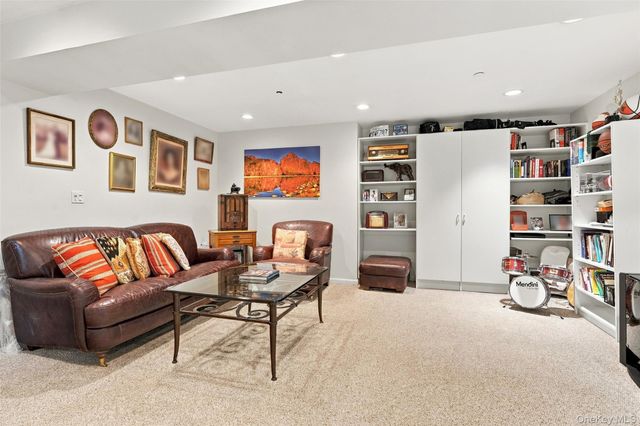 601 Hunters Run, Dobbs Ferry, NY 10522