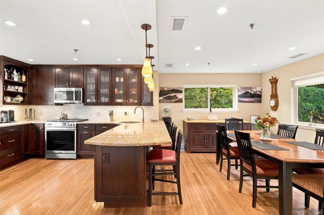 601 Hunters Run, Dobbs Ferry, NY 10522