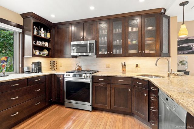 601 Hunters Run, Dobbs Ferry, NY 10522