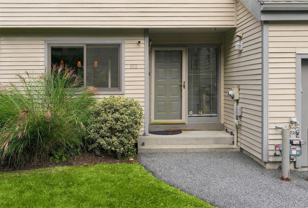 601 Hunters Run, Dobbs Ferry, NY 10522 — photo 2