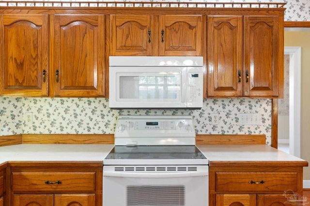 2075 Ceylon Rd, Pensacola, FL 32526