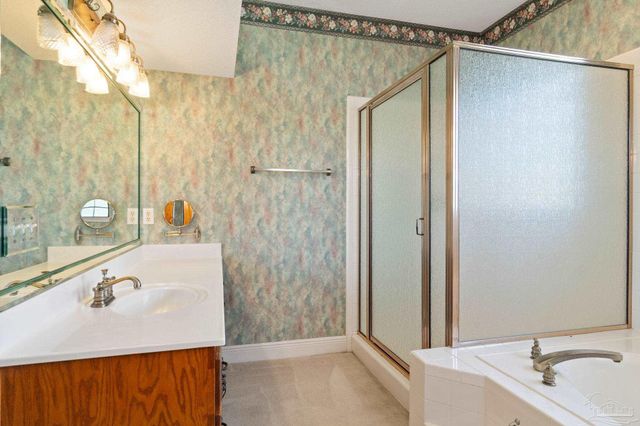 2075 Ceylon Rd, Pensacola, FL 32526