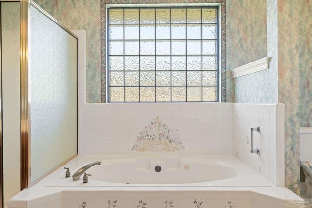 2075 Ceylon Rd, Pensacola, FL 32526