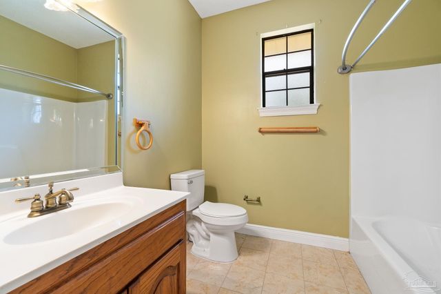 2075 Ceylon Rd, Pensacola, FL 32526