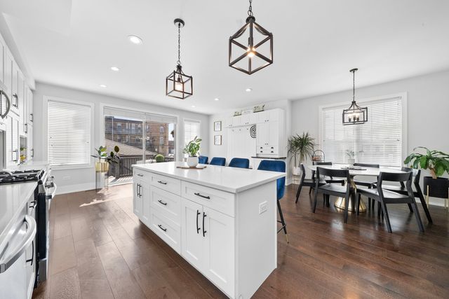 839 S 18th Avenue, Maywood, IL 60153