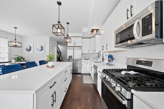 839 S 18th Avenue, Maywood, IL 60153