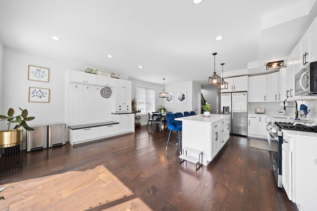 839 S 18th Avenue, Maywood, IL 60153